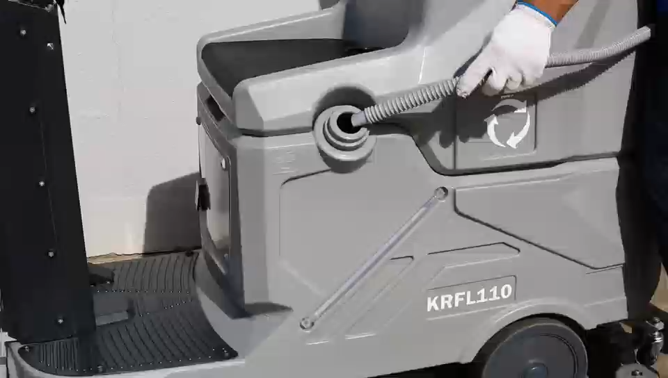 Aufsitz-Scheuersaugmaschine DT-FL70 – 56 cm Arbeitsbreite, Akkubetrieb, 2 Akkus im Lieferumfang