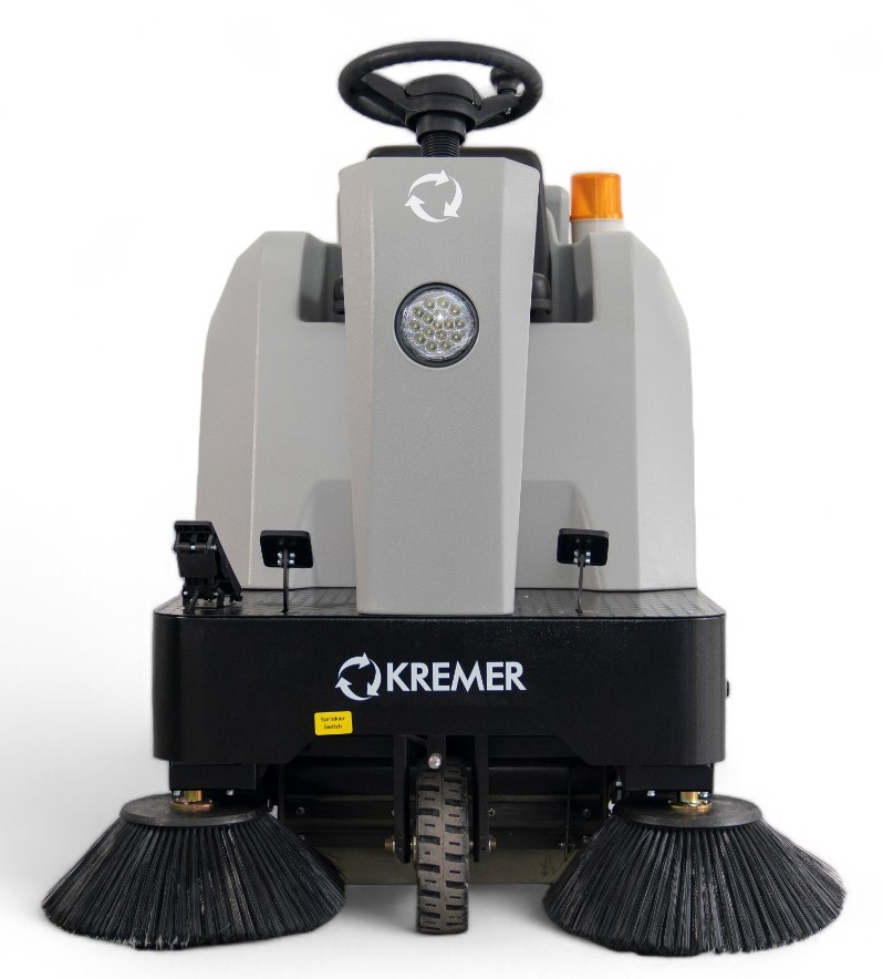 Aufsitz-Kehrmaschine Kremer KRYZS4 – 6.380 m²/h, Akku 48 V / 55 Ah